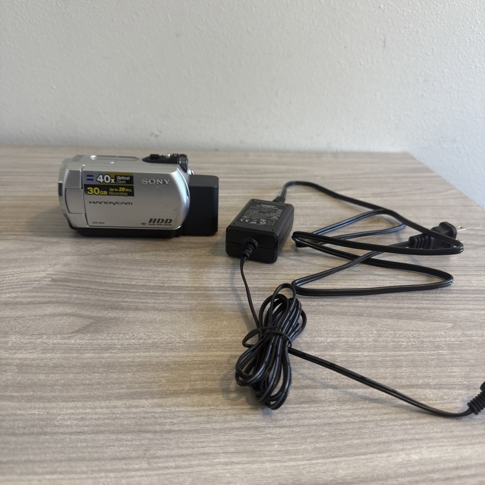 Sony Handycam DCR-SR42 Digital Video Camcorder 30GB HDD 40X Optical Zoom- TESTED